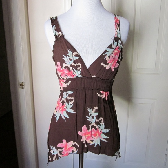 Lucy Love Hibiscus Flower Handkerchief V-Neck Tank (XS) - Picture 4 of 5
